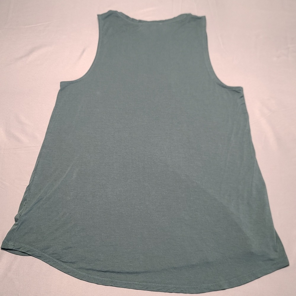 Double Zero Tank Top Women Medium Green Sleeveless Crew Neck Curved Hem DZ21F078